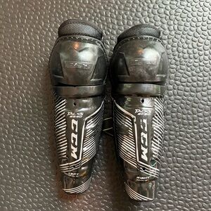 CCM TACKS 9550 Hockey Shin Guards, Youth 9”